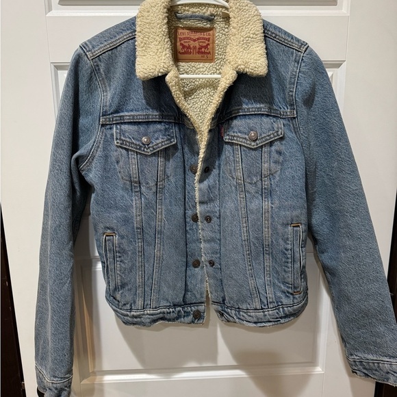 Levi's Jackets & Blazers - Levi's Cream Sherpa Lined Jacket